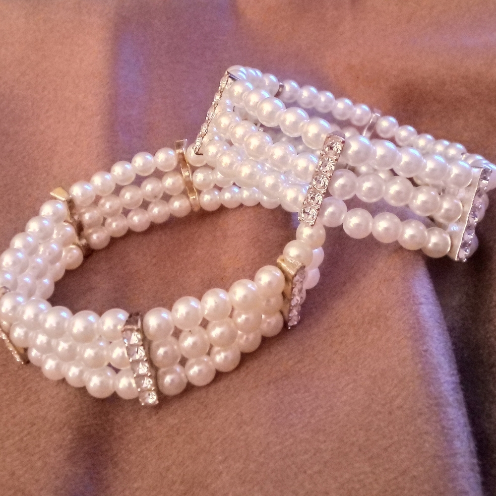 Pearl Beaded bracelet with Cubic Zirconia Diamonds